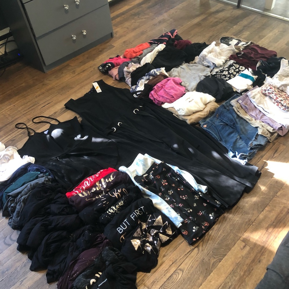70 PIECE SUMMER BUNDLE SHORTS TANKS DRESS CLOTHES SKIRTS TEESHIRTS!!!!!